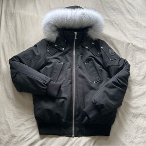 MOOSE KNUCKLES
MENS BALLISTIC BOMBER SHEARLING - BLACK/NATURAL
WHITE FOX FUR